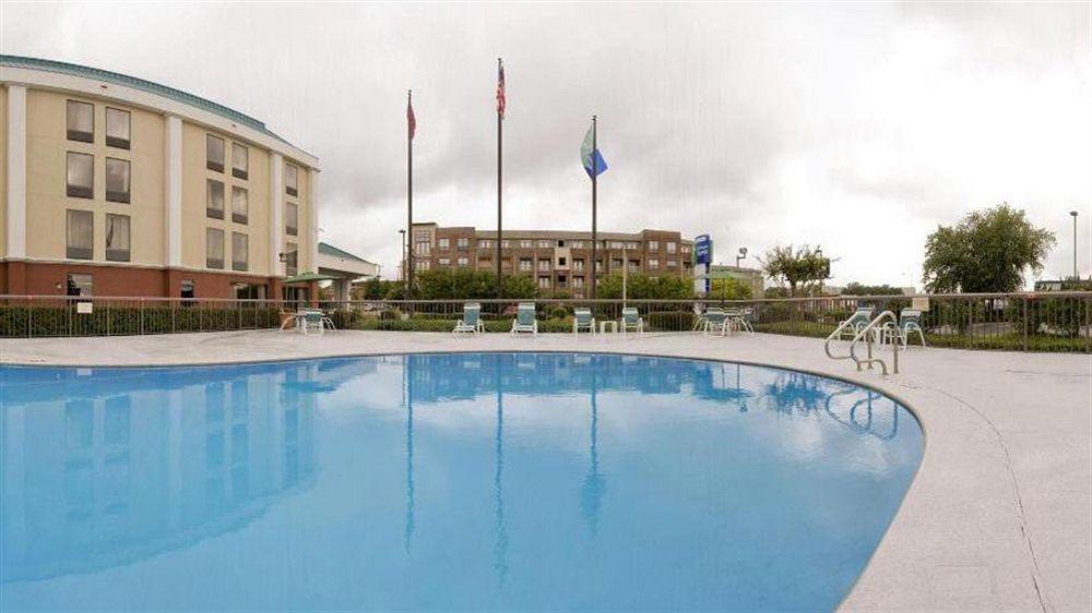 Holiday Inn Express Memphis Medical Center - Midtown, An Ihg Hotel Exterior photo